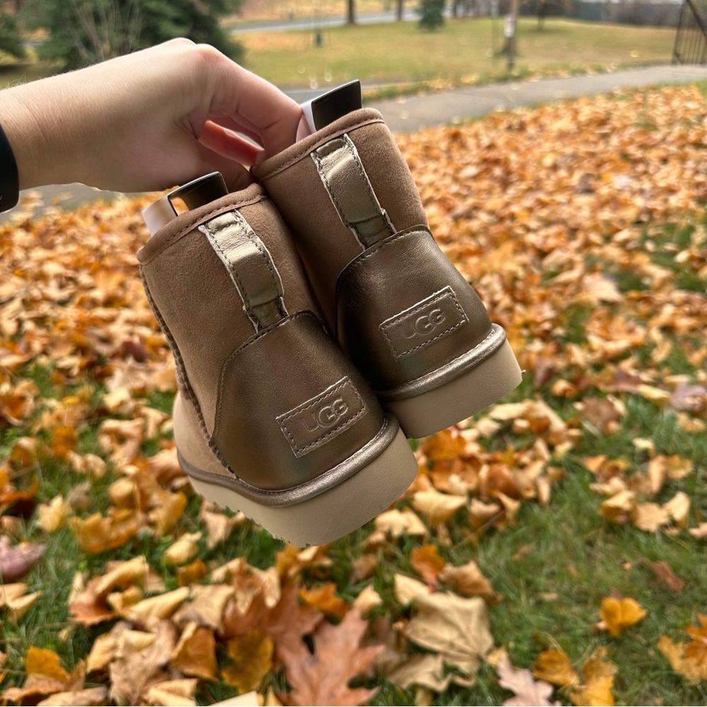 Brand New Size 11 UGG women’s classic mini shine boots/ugg - Picture 12 of 13